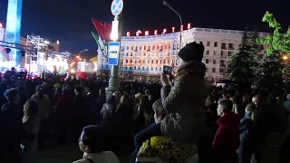 Актер Гостюхин открыл вечерний концерт 9 Мая - День Победы в Минске