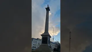 Лондон. Трафальгарская площадь.  Елка. БазарLondon.  Trafalgar Square.  Christmas tree. Market