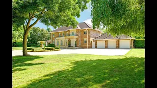 A modern five bedroom detached house with an indoor swimming pool