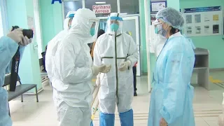 Китайские врачи раскритиковали экипировку столичных медиков