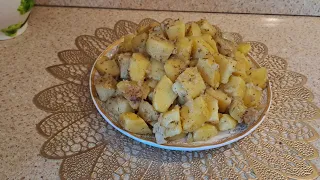 жаренная картошка по маминому рецепту очень вкусная 😋и нежная просто тает во рту 💝