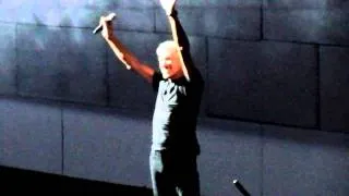 [HD] Roger Waters Live Chicago 2010 Wall Tour  9/20 Comfortably Numb sec121