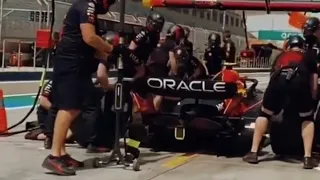 F1 Redbull failed pit stop during Bahrain pre-season testing #f1 #maxverstappen