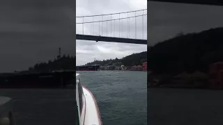 Son dakika: İstanbul Boğazı'nda gemi yalıya çarptı