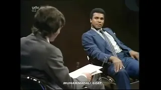 MUST SEE - Muhammad Ali’s response to being labeled “an attractive man” 🤣