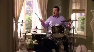 Modern Family 1x21 - Cam plays drum
