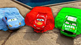 Looking for Disney Pixar Cars On the Rocky Road : Lightning McQueen, Mater, Dinoco McQueen, Mack