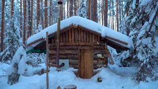 Cabin Life: I hid in a log cabin from the extreme cold. FOREST BUNKER