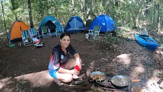 Montamos acampamento pescamos e fizemos aquele frito de peixe para o almoço