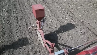 посев гарбуза  (тыква ) Трактором и самодельной сеялкой