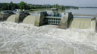 Isar Hochwasserabfluss am Kraftwerk Dingolfing, 21.07.2021