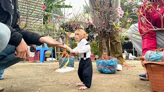 Bibi Excitedly buys Peaches to Celebrate Lunar New Year!