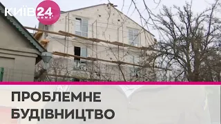 У Києві на Новобіличах посеред приватних будинків будують 4-поверхівку