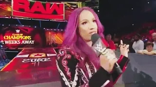 Sasha Banks entrance - RAW 09/12/16 Confronting Charlotte