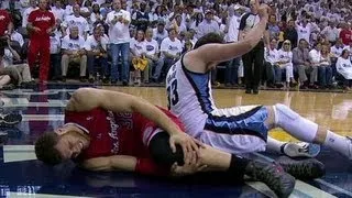 Blake Griffin Injures Knee