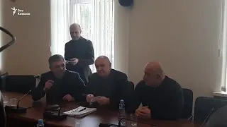 В абхазском парламенте бурлят страсти