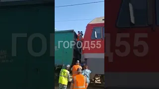 В Омске с грузового поезда сняли детей. Младшему всего 4 года.
