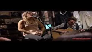 Ellie Goulding - Lights (live @ AllSaints 3/28/11 acoustic)