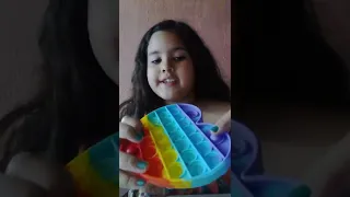 mostrando minha coleção de fidget toys