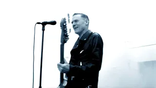 Bryan Adams - Never Gonna Rain