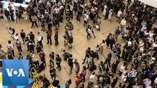 Hong Kong: Crowd Sings and Chants in Support for Protesters