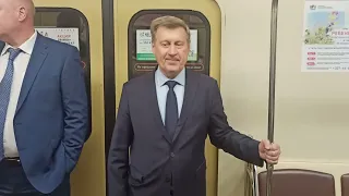 Пятивагонный поезд с мэром Локтем прибыл на станцию метро «Спортивная»