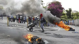 Haiti versinkt im Chaos: Regierungschef tritt zurück, Bandenboss fordert Unterstützung