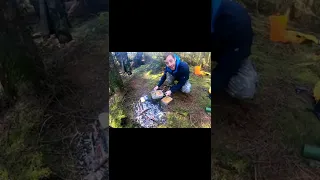 GeoWizard impersonates Bear Grylls preparing breakfast