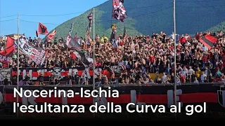 Nocerina-Ischia 1-0, l'esultanza della Curva Sud rossonera al gol vittoria