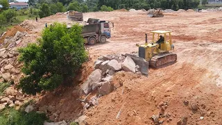 Nice Interesting Stone Landfilling Up On Huge Area Project By Expertly KOMATSU DOZER D65E Working