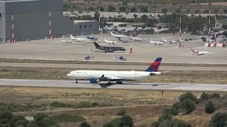 Heavy Americans take off Athens Airport