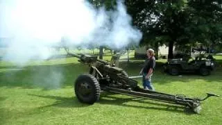 Glamour Gal 105mm M2A1 Howitzer Firing