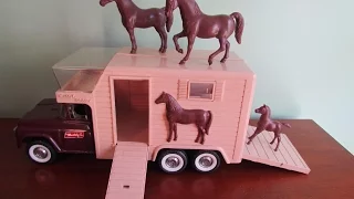 Vintage 1960s Pressed Steel Buddy L Horse Van with 3 Horses No 5463