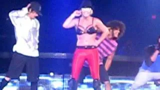 Britney Spears- Hit Me Baby One More Time (San Diego 9/24/09)