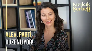 Alev "bekarlığa veda" partisi düzenliyor! | Kızılcık Şerbeti 3. Bölüm