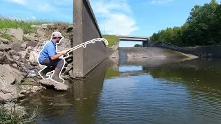 MONSTER Fish in the SPILLWAY!!! (NEW PB)