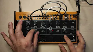 Volcaniced Behringer #OneSynthChallenge - Behringer Crave (Fully improvised 30 min. Single Gear Jam)