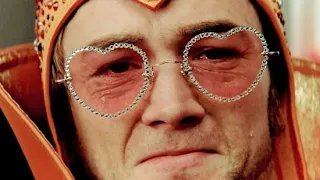 rocketman filme em português ( cena elton se assume para sua mãe)