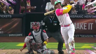 Manny Machado crushes a solo home run to center field