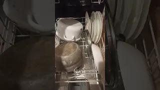 никогда не кидайте целую таблетку в посудомоечную машину