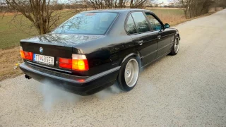 BMW E34 540i V8 burnout