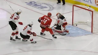 Hurricanes storm out to a quick 2-0 lead