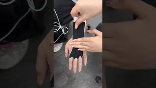 How to use the muscle tape on the hand, the video will show you#shorts