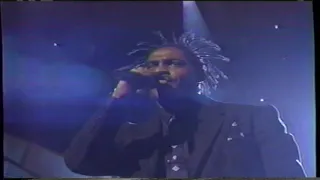 Coolio ft L.V.: Gangstas Paradise (1996) LIVE