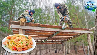 Из мусора и хлама мы строили навес для своего барана. Вкуснее этих макарон мы не кушали.