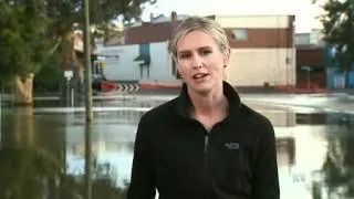 NSW residents flee homes as floods worsen