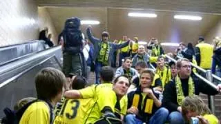 BVB-Humba im Bahnhof