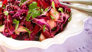 Recette : Salade de betteraves rouges aux pommes et yaourt