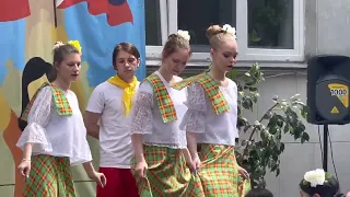 Russians Dance Tinikling during celebration of Independence Day #russia #philippines