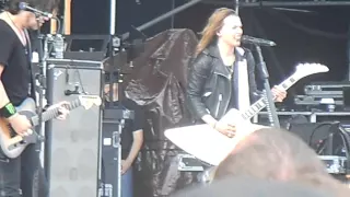 HALESTORM PERFORMING I LIKE IT HEAVY AND MAYHEM